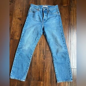 Levi’s wedgie straight size 26